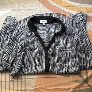 3/$10 Express Black & White Button Down Top